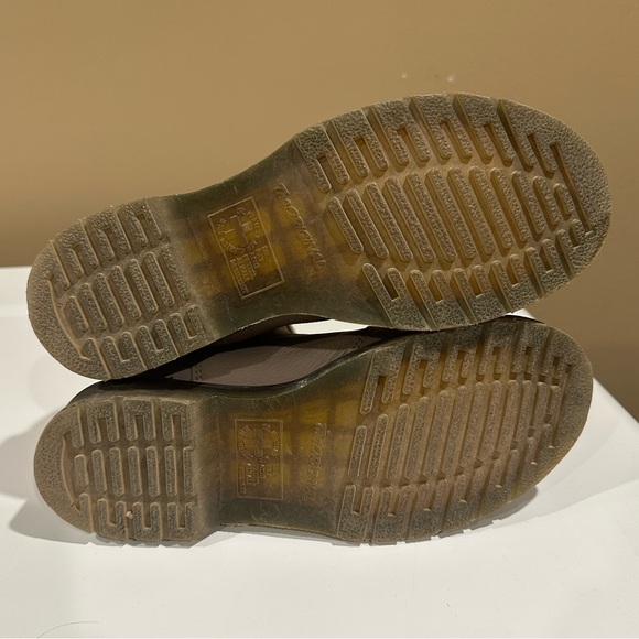 DR.MARTENS 2976 WOMEN'S LEATHER CHELSEA BOOTS in VINTAGE TAUPE — Virginia - Picture 6 of 7